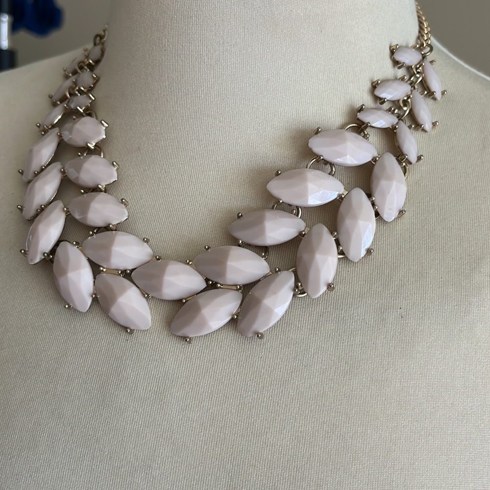 Unique flesh tone, color, diamond shaped, faceted stones set in gold - Picture 3 of 8